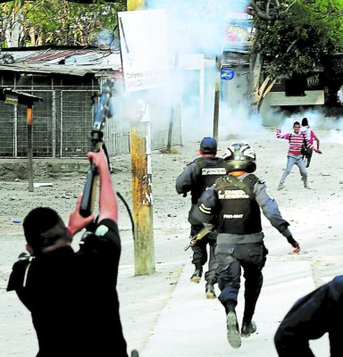 Educación anuncia sanciones contra maestros protestantes