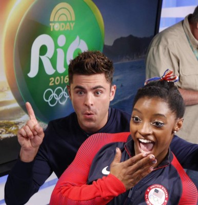 Zac Efron da tremenda sorpresa a la gimnasta Simone Biles