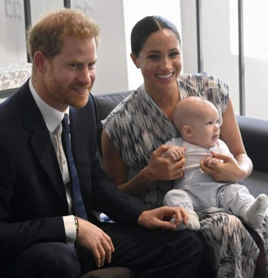 Príncipe Harry sigue pasos de Diana caminando en campo de minas en Angola