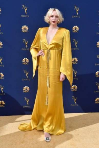 La actriz de 'Game of Thrones' Gwendoline Christie no tomó en cuenta que usar satín sin arrugado hace que se vea dasaliñada.