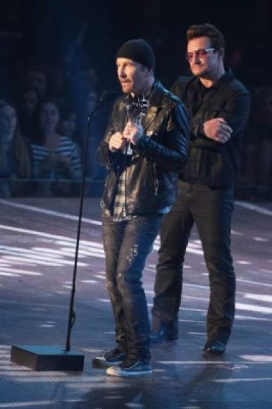 The Edge de U2 acepta el 'Innovator Award' en los iHeartRadio.