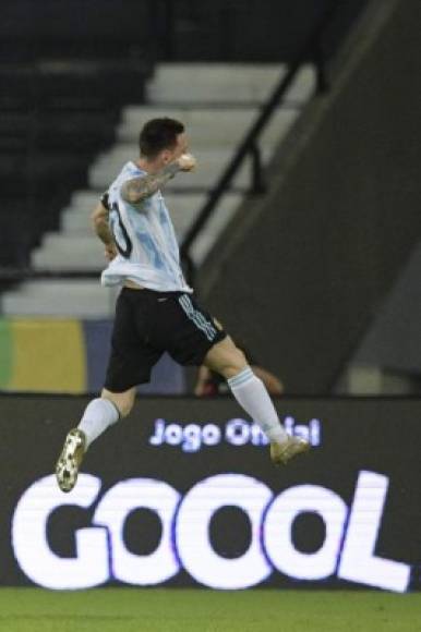 Con puño en alto, Messi hizo recordar a la celebración de Diego Maradona tras su golazo a Inglaterra en el Mundial México 1986.
