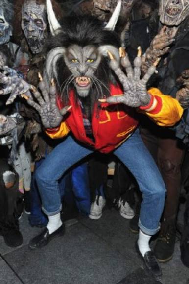 La famosa modelo Heidi Klum volvió a sorprender en las fiestas de Halloween con su disfraz del lobo, con el cual recuerda el exitoso video musical de Michael Jackson, Thriller.