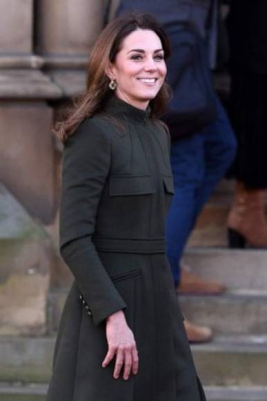 Kate Middleton lució un abrigo largo de su diseñador favorito Alexander McQueen.