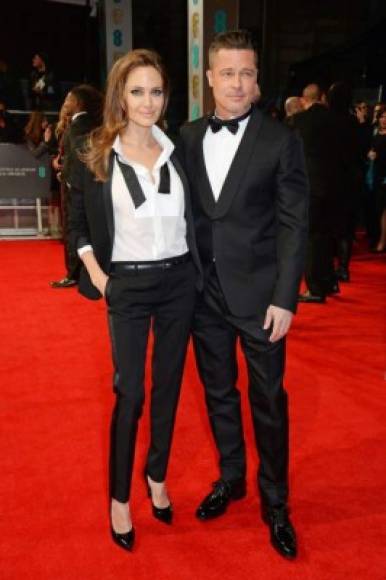 La química entre Pitt y Jolie en la película fue evidente y, aunque ambos insisten en que no pasó nada entre ellos hasta que Pitt se divorció de Aniston, lo cierto es que esa película marcó el inicio de su amor. Una historia que parece llegó a su final con la demanda de divorcio interpuesta por la actriz tras 12 años de relación.