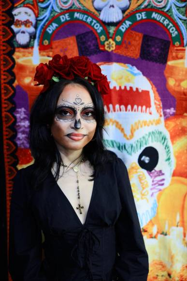 Varias personas llegaron disfrazadas de Catrina. 