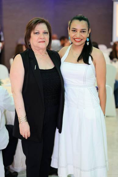 Agueda Interiano y Fanny Herrera