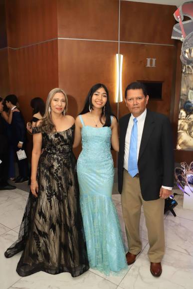 Rossana Portillo, Estefany Sosa y Gerardo Sosa