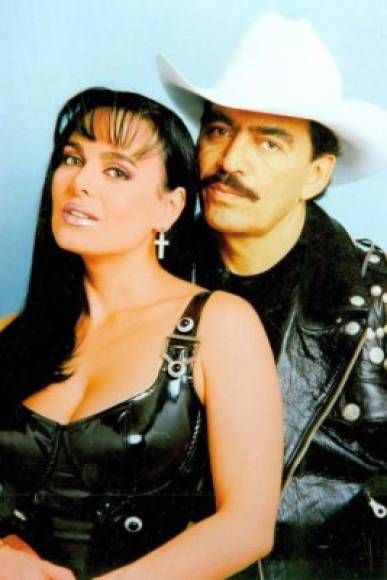 Maribel Guardia estuvo casada con el cantautor mexicano Joan Sebastian, separándose de este en plena grabación de la telenovela que ambos protagonizaron Tú y yo en (1996), un año antes Maribel tuvo a su hijo, Julián.