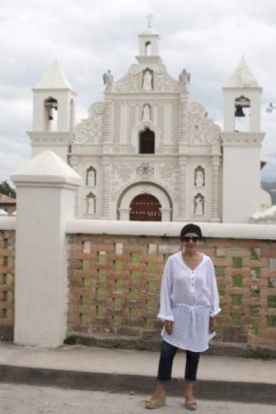 Maribel Lieberman en la ciudad colonial de Gracias, occidente hondureño, promocionando como embajadora la Marca País.