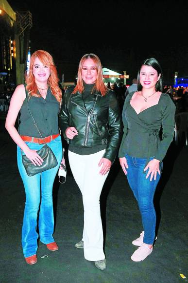 Leyla Cáceres, Ruth Arita y Arely Ponce