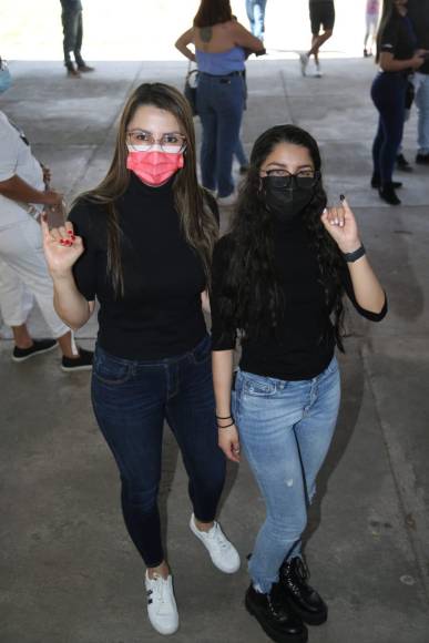Estas chicas robaron suspiros entre los votantes hondureños