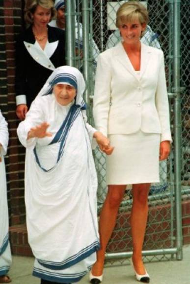La princesa Diana junto a Madre Teresa de Calcuta.
