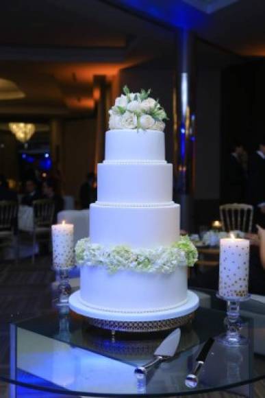 Elegante pastel eleborado por Signature Cakes.