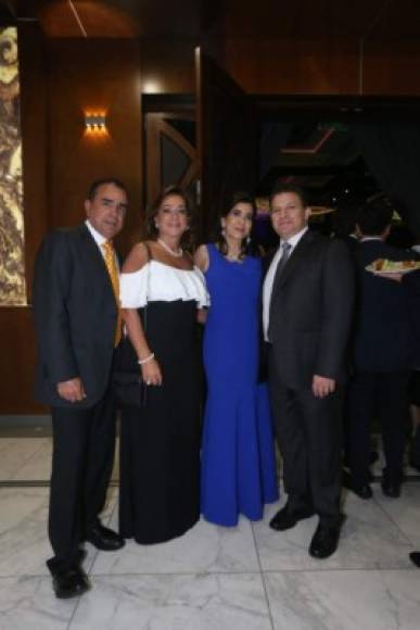 Carlos Habencio y Carolina Fernández con Giselle y Jesús Canahuati.