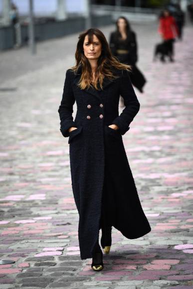  Chanel propuso elegantes versiones de calle de vestidos camiseros