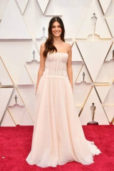 La novia de Leonardo DiCaprio, Camila Morrone, lució como una princesa con un Carolina Herrera en tono rosa.