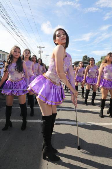 Palillonas derrochan belleza en desfiles patrios en Tegucigalpa (Fotos)