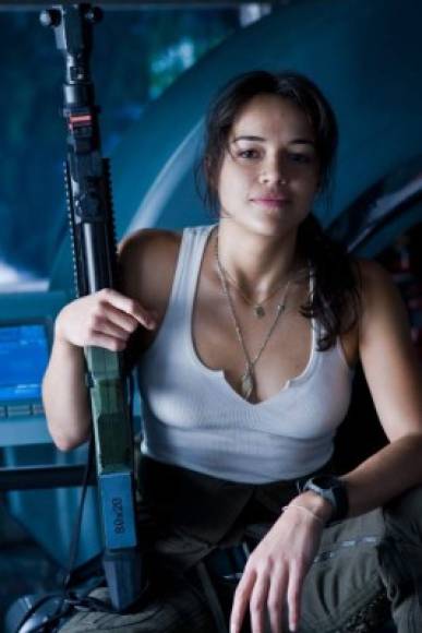 Cuando ya nadie parecía creer en ella por sus problemas con la ley, llegó el director James Cameron para darle una mano. 'Me miró y me dijo: 'La gente cree que estás loca pero yo sé que no'', contó Michelle Rodriguez. Y vino el exitazo de 'Avatar', en el 2009.<br/>