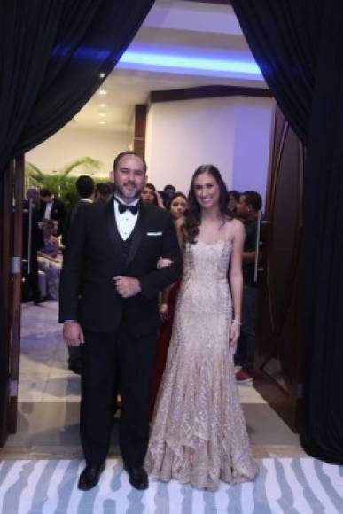 Aldo y Luciana Rietti al ingresar al Centro de Convenciones del Hotel Copantl.