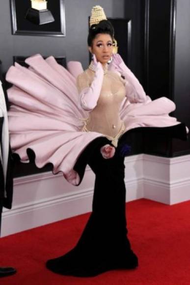 Los memes de la noche fueron para Cardi B con un extravagante diseño de Thierry Mugler que evocaba a una perla en una ostra.