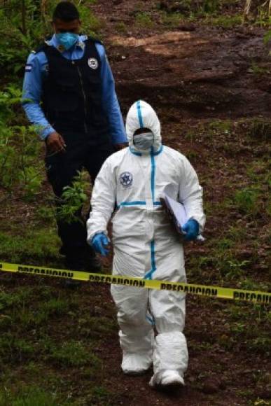 El homicidio múltiple se registró en una populosa colonia de Tegucigalpa, la capital, donde un matrimonio y sus dos hijos fueron asesinados con armas de fuego y blanca, según un informe preliminar de la Policía hondureña. AFP