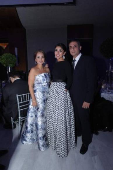 Larissa, Arianna y Juan Boadla.