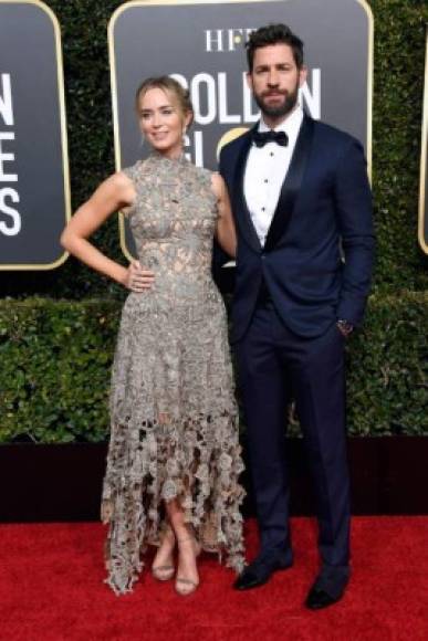 LOS ANGELES, CA - JANUARY 27: Emily Blunt (L) and John Krasinski attend the 25th Annual Screen Actors Guild Awards at The Shrine Auditorium on January 27, 2019 in Los Angeles, California. 480645 Gregg DeGuire/Getty Images for Turner/AFP