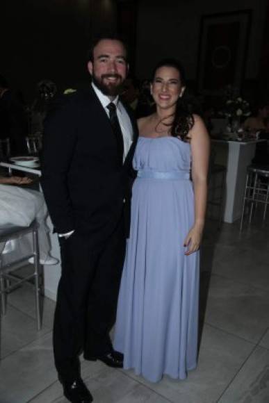 Carlos Fernández y Astrid Valle.