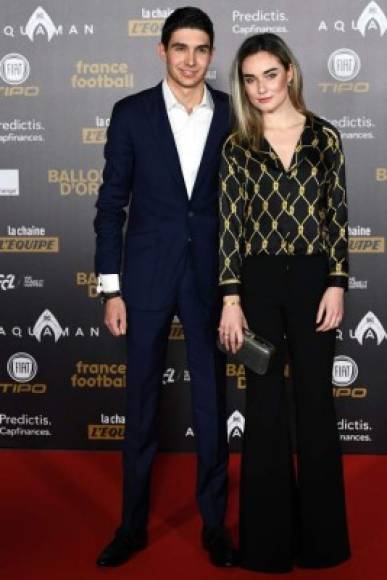 El piloto francés de Fórmula 1, Esteban Ocon, junto a su novia Alice Brasseur.