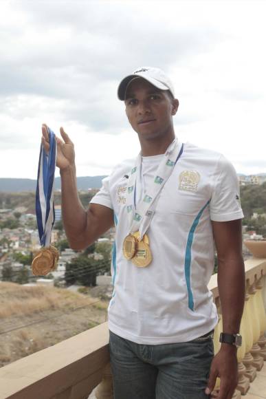 Donis Escober ganó 16 títulos con el Olimpia en la Liga Nacional de Honduras. Puede presumir de ser el futbolista con más Copas en primera división.