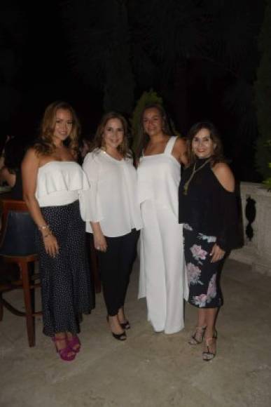 Marcela Larach, Carolina Kafati, Rina Medina y Elena Faraj.