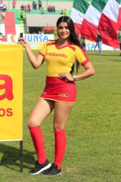 Bellas chicas se hicieron presente al estadio Yankel Rosenthal para presenciar el Marathón vs UPN.