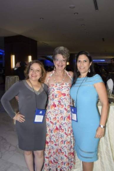 Susan Rojas, Sylvia Portocarrero y Loren Mérida.