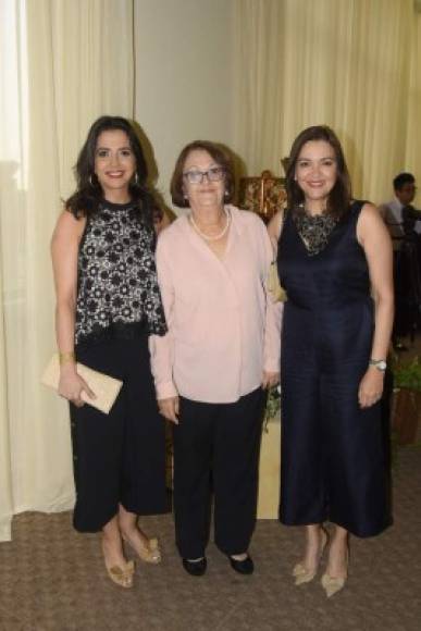 Fairuz Larach, Conchita Díaz del Valle y Ana Andonie.