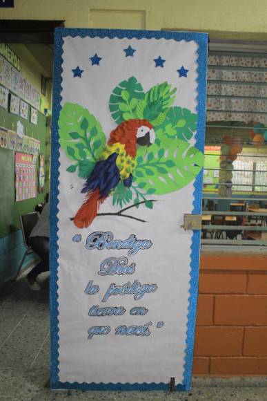 Hermoso mural del ave nacional de Honduras en el Instituto San José La Salle.