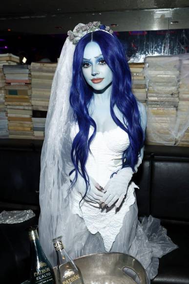 La cantante Becky G eligió vestirse como el personaje principal de la película “El Cadaver la Novia”