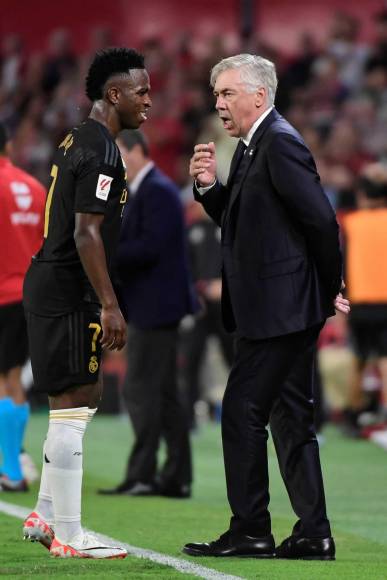 Vinicius se llevó la tarjeta amarilla y estaba muy caliente, por lo que Carlo Ancelotti decidió sacarlo del partido pensando en el Clásico contra el Barcelona del 28 de octubre.