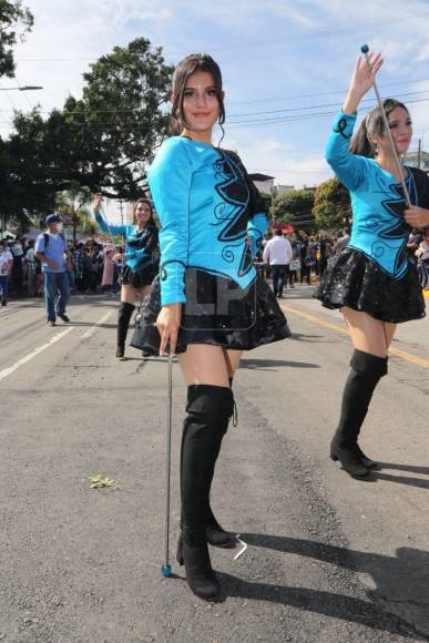 Palillonas derrochan belleza en desfiles patrios en Tegucigalpa (Fotos)