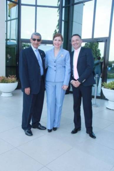 Renán Zelaya, Ana Pacheco y Mario Arita.