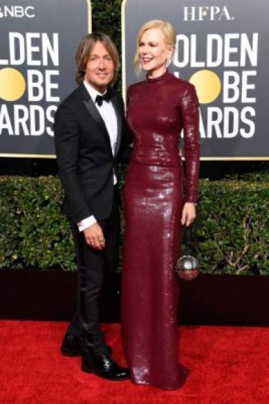 Nicole Kidman llegó feliz a la gala de la mano de su esposo, el cantante Keith Urban.