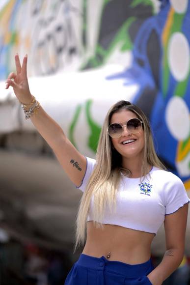 Una aficionada brasileña disfrutando del inicio del Mundial de Qatar 2022.