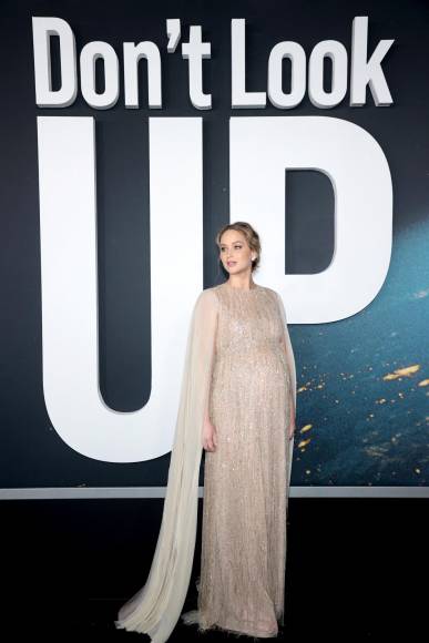 FOTOS: Una bella y embarazada Jennifer Lawrence deslumbra en el estreno de “Don’t Look Up”
