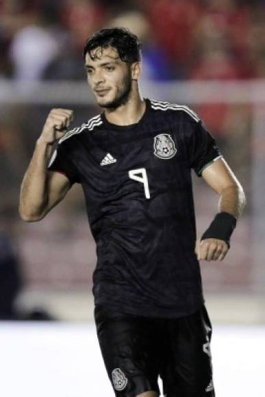 Raúl Jiménez celebrando su segundo gol.