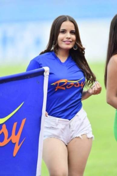 La bella Yulia Posas, que fue presentadora de televisión del programa Acontecer Deportivo de TVC, estuvo como edecán en el clásico de las 'M'.