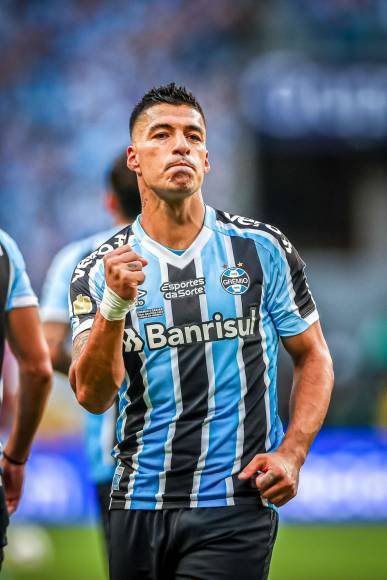 Luis Suárez habló de los rumores que lo vinculan con el Inter Miami tras confirmarse el fichaje de Messi: “Es falso e imposible. Estoy feliz en Gremio y tengo contrato hasta 2024”, aseguró en diálogo con El Observador.