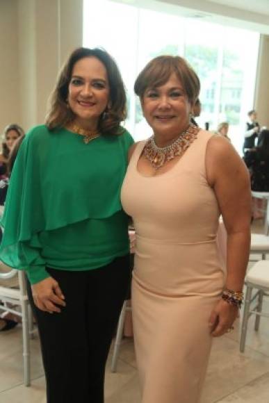 María Elena Sikaffy y Pamela Vaquero.