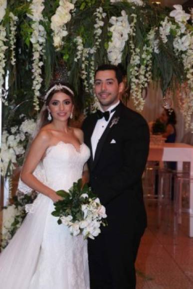 Brenda Rodríguez y Arnold García protagonizaron la última boda en SPS.