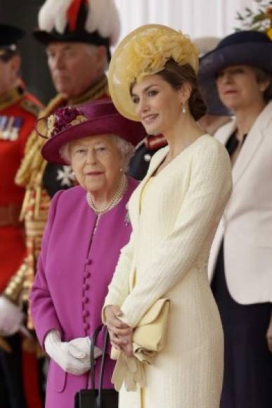 La reina Letizia ha estado acompañada por su anfitriona, Isabel II de Inglaterra, desde el inicio de una visita de Estado que se prolongará hasta el viernes.
