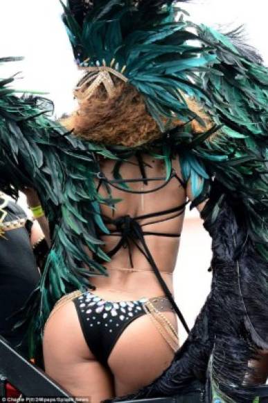 El cuerpazo de Rihanna en el carnaval de Barbados.